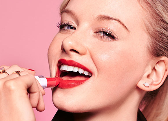 THE BEST RED LIPSTICKS FOR BLONDES